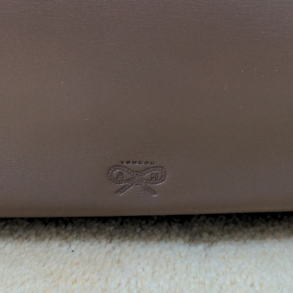 Anya Hindmarch taupe leather shoulder bag EUC - Picture 4 of 9
